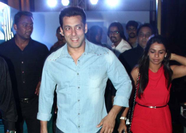 Is Salman Khan the <i>Shuddhi</i> Hero? What Will Shah Rukh Say?