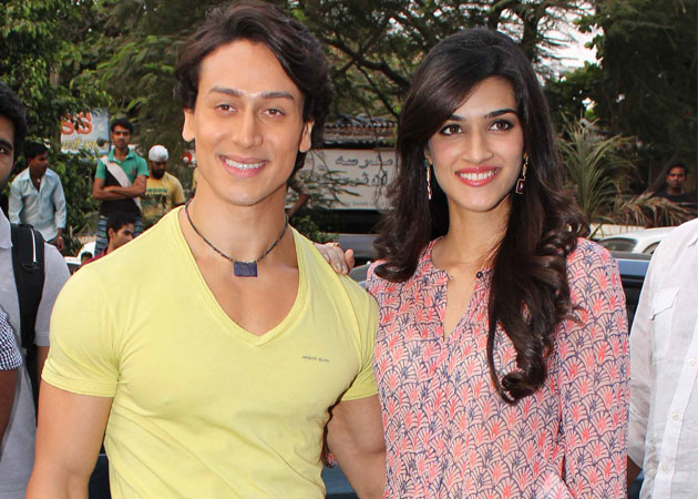 Tiger Shroff, Kriti Sanon's <i>Heropanti</i> Impresses Students