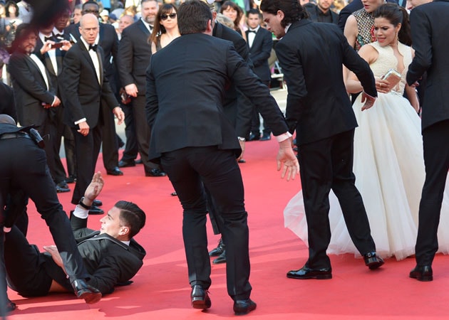 Cannes 2014: America Ferrara Has Unwanted Visitor Under Her Dress