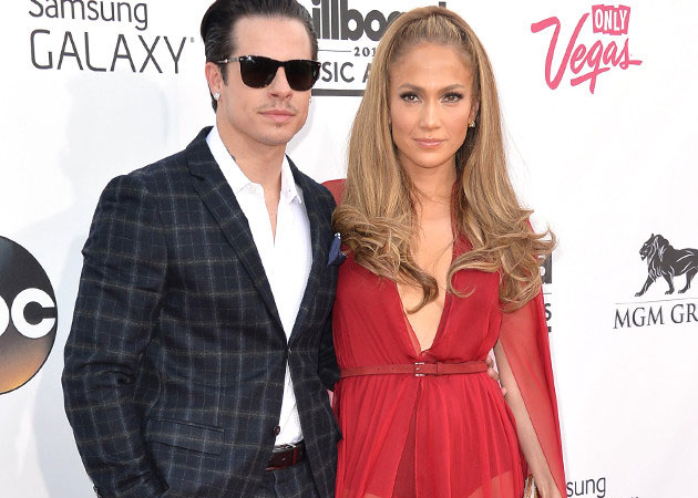 Casper Smart Leaves Jennifer Lopez's Home After Split