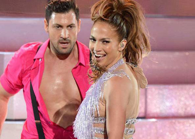 Maksim Chmerkovskiy Dating Jennifer Lopez?