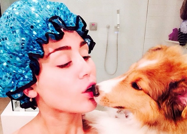  Miley Cyrus Sends Emotional Message For Ailing Fan