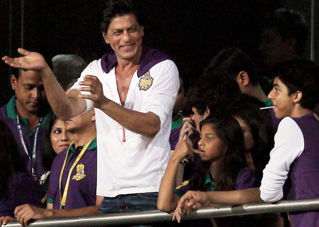 Shah Rukh Khan Makes Kolkata Wait, KKR Fans Rampage at Eden Gardens