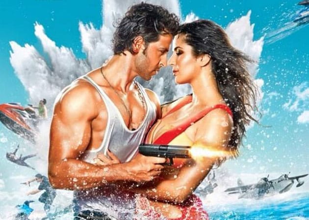 Bang Bang Poster Stars Hrithik Roshan, Katrina Kaif, a Gun and Exploding Sea  