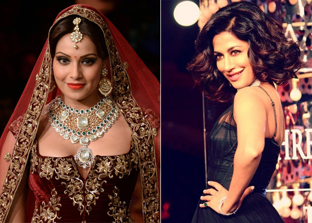 Bipasha Basu, Chitrangada Singh Add <i>Filmy</i> Glamour to Couture Week Finale