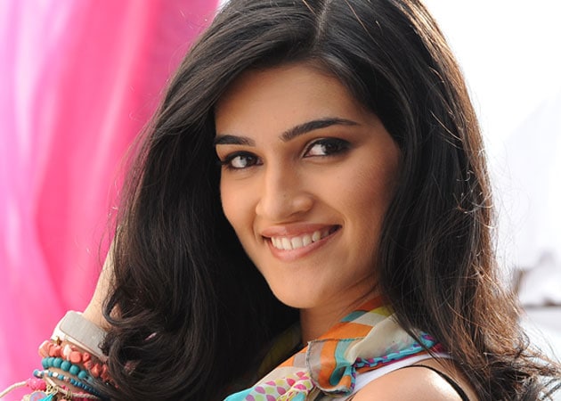 Pics: Kriti Sanon shares glimpse of her Europe vacation, says 'Bonjour'  from Paris