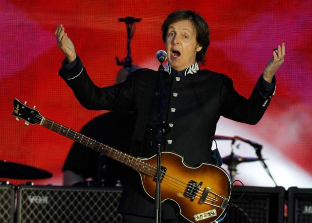 Paul McCartney Helps 64-Year-Old Fan Propose at Concert