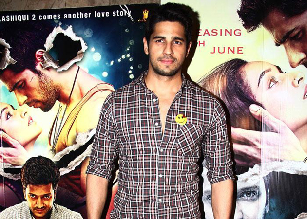 Sidharth Malhotra Spies on <i>Ek Villain</i> Audience