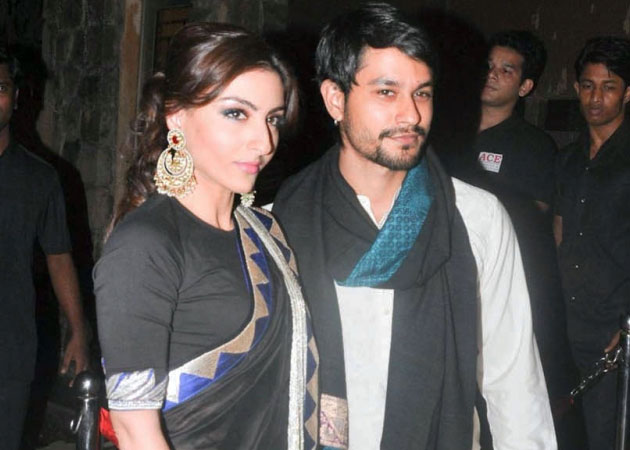 Love in Paris: Soha Ali Khan, Kunal Khemmu Are Engaged