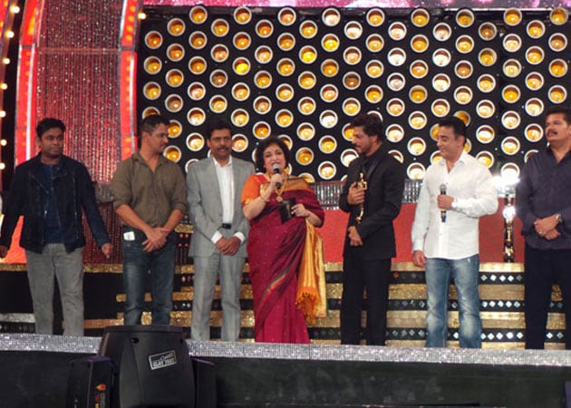 vikram prabhu with his wife in vijay awards