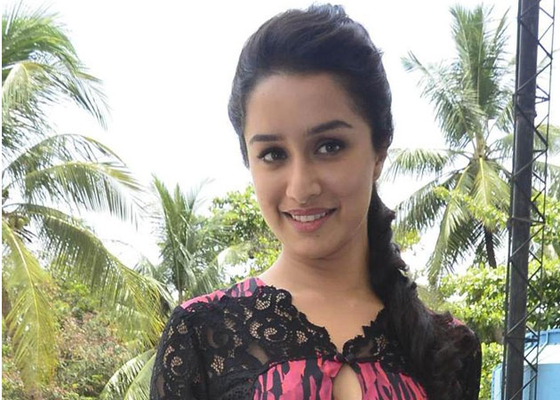 Shraddha Kapoor's Leg Show Catches Attention of Pakistani Media