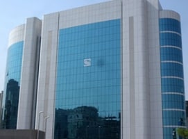 SEBI imposes Rs 5 lakh fine on Satyam's compliance officer