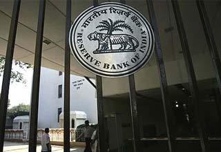 RBI relaxes cap on banks' forex positions
