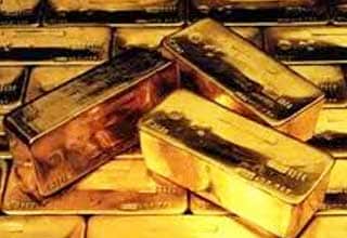 Gold extends losses on dollar; platinum slides