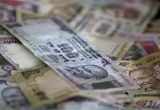 Oil companies pay Rs 9,200 crore for 100 paise depreciation in rupee value: Govt