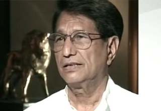 Ajit Singh meets Air India pilots to end impasse