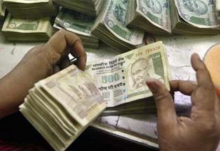 Rupee weakens; economy risks running out of drivers