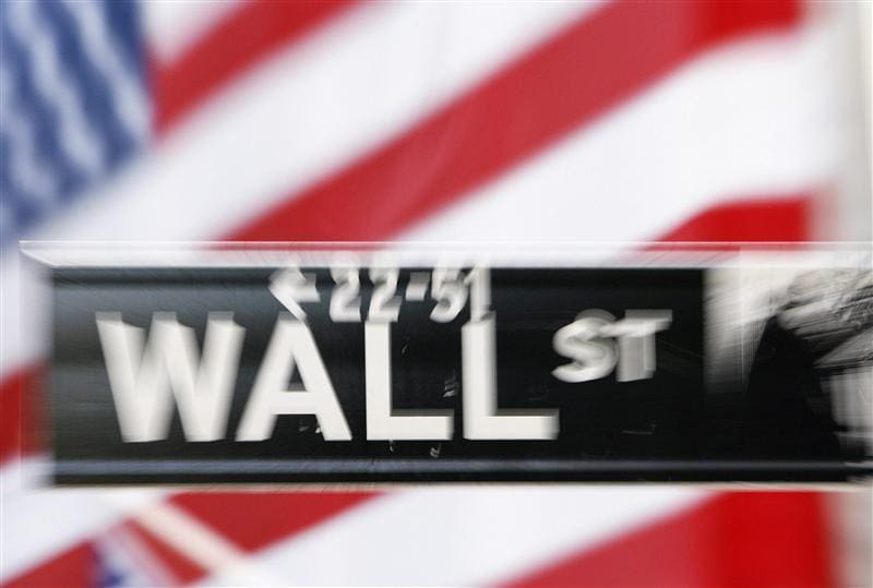 US stocks mostly higher on signs of economic growth
