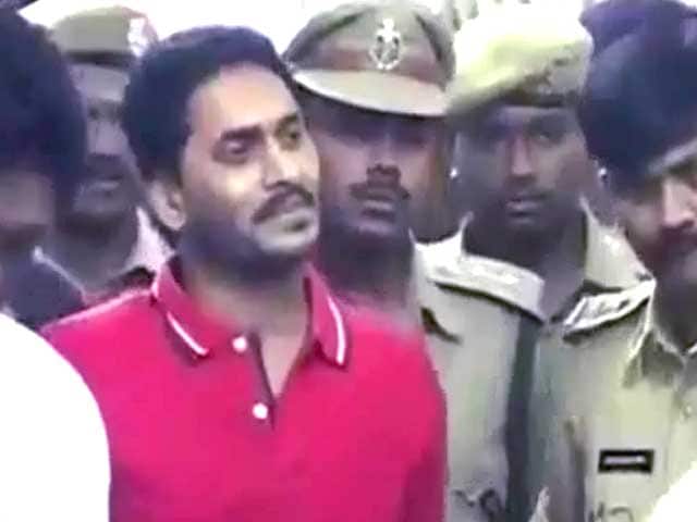 Video : Jagan Reddy, now in hospital, wants hunger strike to adrenalise voters