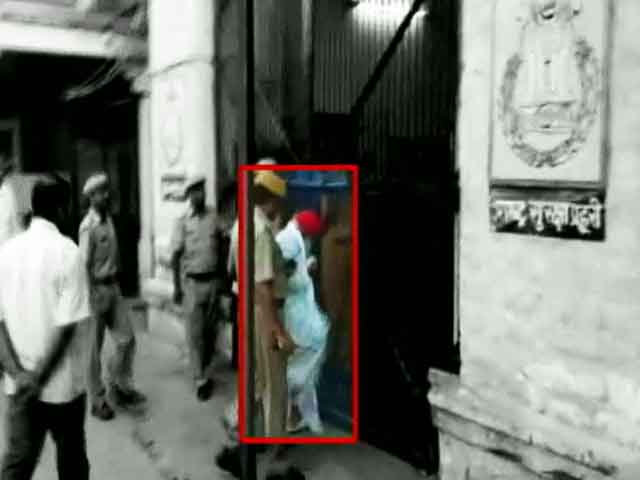 जेल में बिताई आसाराम ने रात