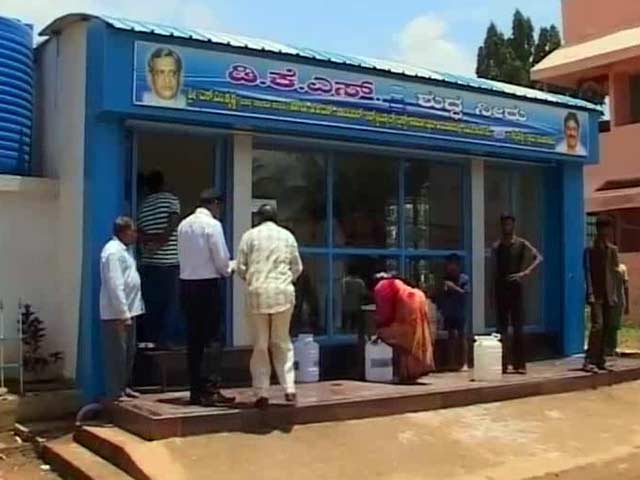 अनूठा एटीएम : एक रुपये में 10 लिटर पानी