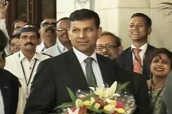 Raghuram Rajan takes over as RBI Chief amid economic crisis Raghuram Rajan takes over as RBI Chief amid economic crisis