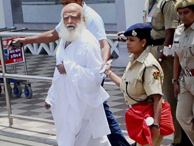 Video : Asaram's bail rejected; cops allege threats, offers of bribe