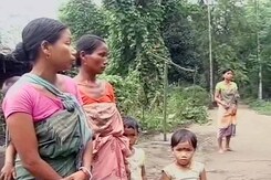 असम में 'डायन' बताकर मारी जा रही हैं महिलाएं असम में 'डायन' बताकर मारी जा रही हैं महिलाएं