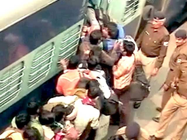 Videos : रेलवे में फिर टिकट का टेंशन