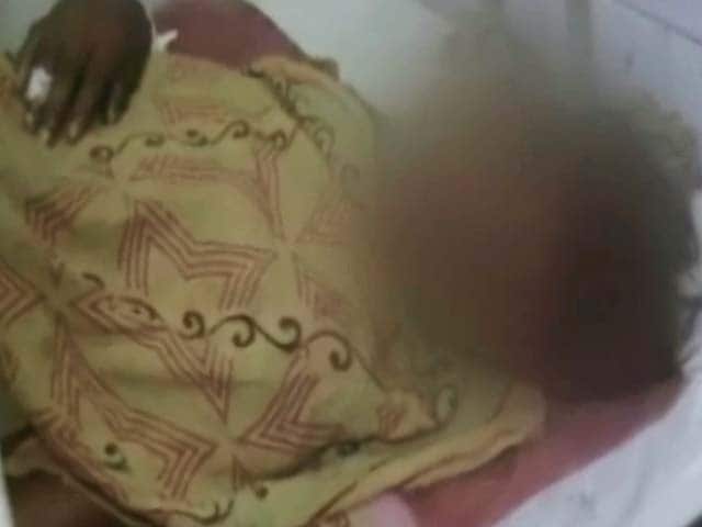 Videos : यूपी : छेड़छाड़ का विरोध करने पर लड़की को जलाया