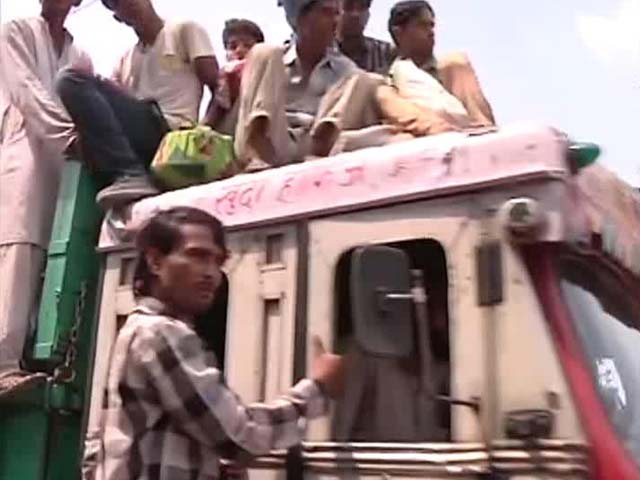 Muzaffarnagar riots: trucks with refugees arrive every hour