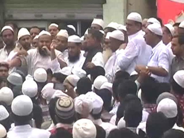 Video : Muzaffarnagar riots: a meeting after Friday prayers exploited by politicians