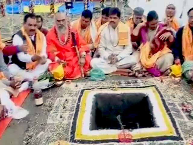 केदारनाथ मंदिर में तीन महीने बाद पूजा शुरू