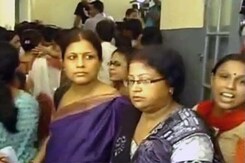 कोलकाता : रैगिंग से स्कूली बच्ची की मौत पर हंगामा कोलकाता : रैगिंग से स्कूली बच्ची की मौत पर हंगामा