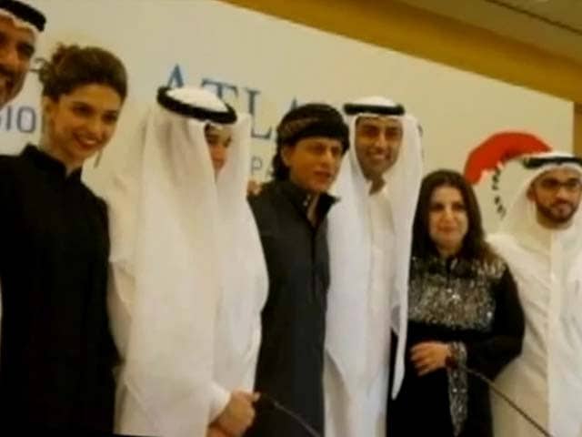 Video : SRK, <i>Happy New Year</i> cast go local in Dubai
