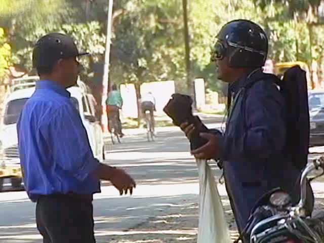 छुपा रुस्तम : आसमान से टपके शख्स की मदद