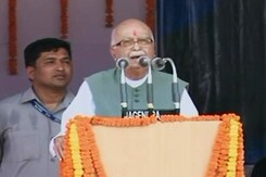 Reconciled? Advani praises Narendra Modi publicly Reconciled? Advani praises Narendra Modi publicly