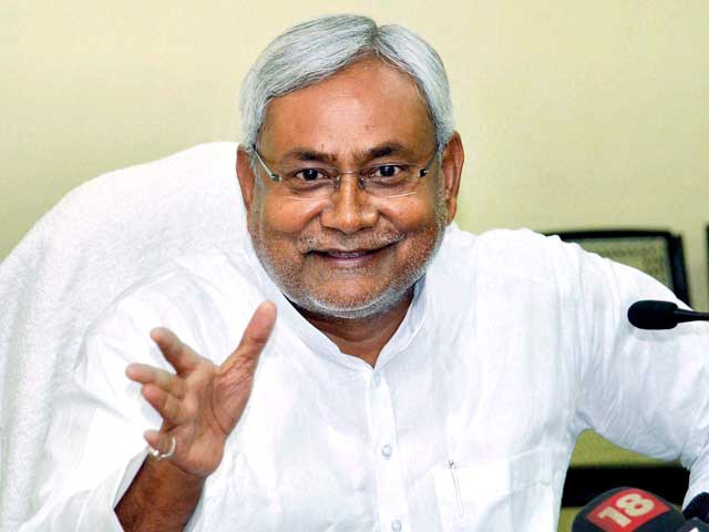 Advani, 'Iron Man of BJP', left to rust, charges Nitish Kumar