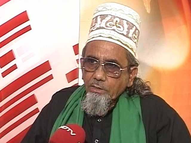 Video : Cleric who offered skull cap to Modi talks of 'hidden agenda'