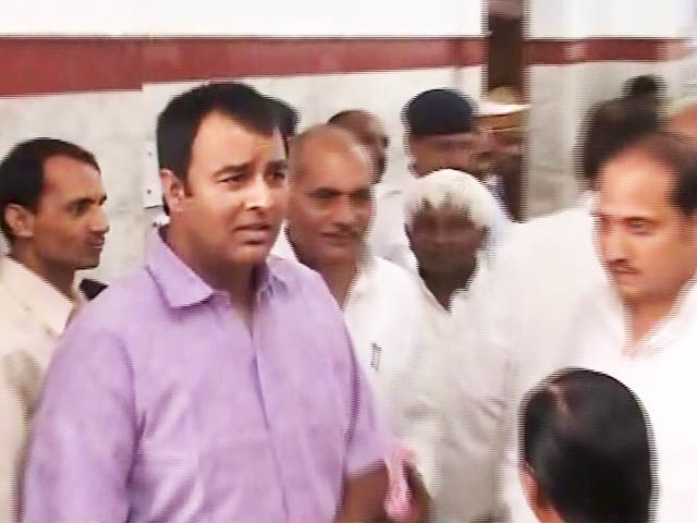 Muzaffarnagar riots: arrest warrants against politicians accused of inciting violence