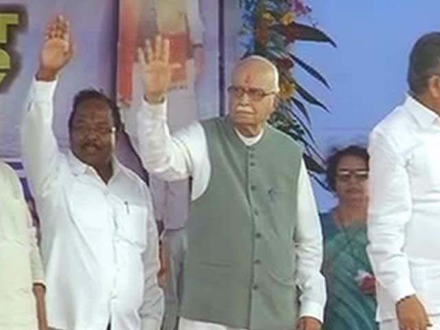 राहुल नहीं राष्ट्रपति की वजह से वापस हुआ अध्यादेश : आडवाणी