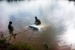 Super-mantri! Minister helps rescue family trapped in water Super-mantri! Minister helps rescue family trapped in water