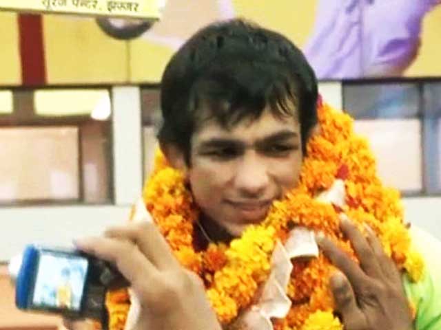 विश्व कुश्ती चैंपियनशिप के पदक विजेताओं का भव्य स्वागत