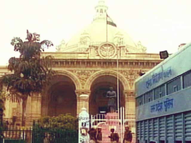 यूपी विधानसभा में विधायकों में धक्का-मुक्की