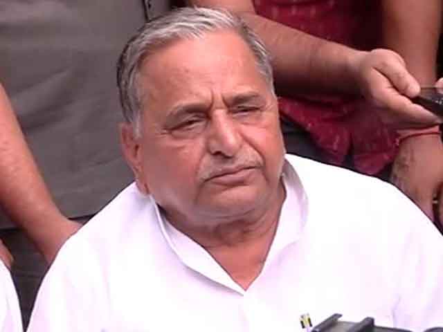 CBI closes corruption case against Yadavs