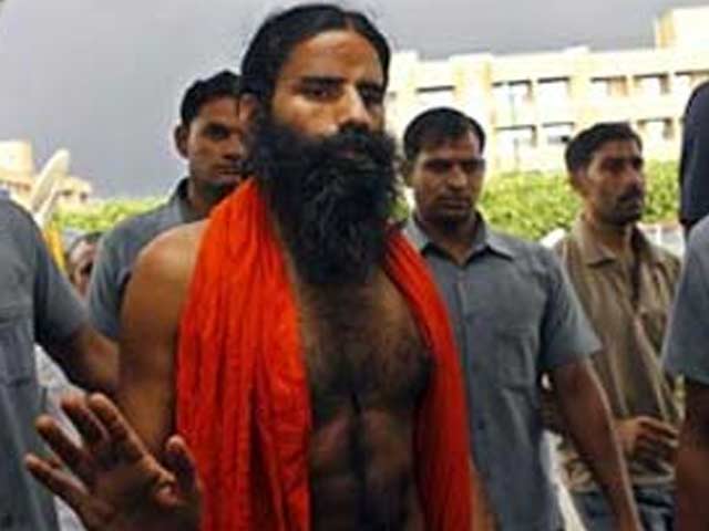 रामदेव को हीथ्रो एयरपोर्ट पर छह घंटे तक रोका गया