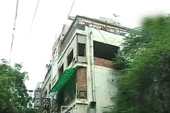 दिल्ली के हौज खास में 42 रेस्तराओं पर गिरी गाज दिल्ली के हौज खास में 42 रेस्तराओं पर गिरी गाज