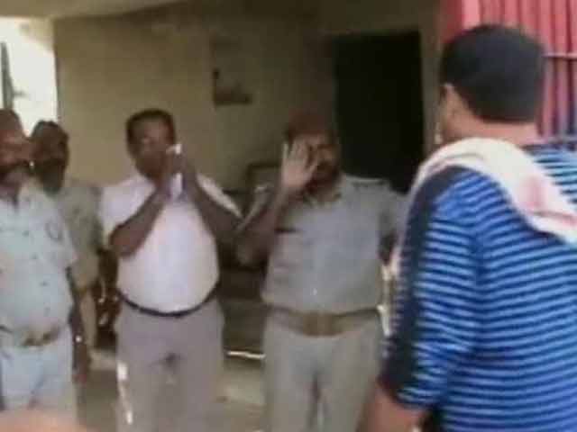 Video : Jailor greets BJP legislators arrested for Muzaffarnagar violence