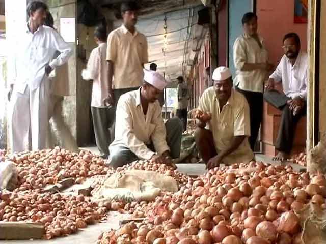 Wholesale onion prices crash: retail rates to follow?