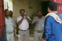 बीजेपी विधायकों को जेलर ने किया 'सेल्यूट' बीजेपी विधायकों को जेलर ने किया 'सेल्यूट'